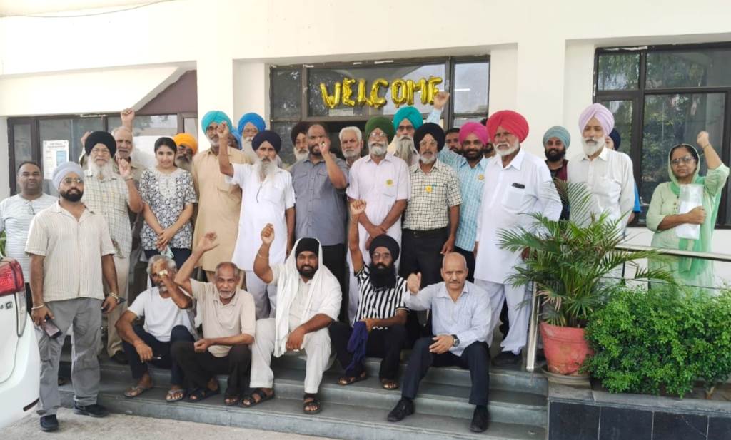 Locals Distressed by Tipper Menace Meet the DC